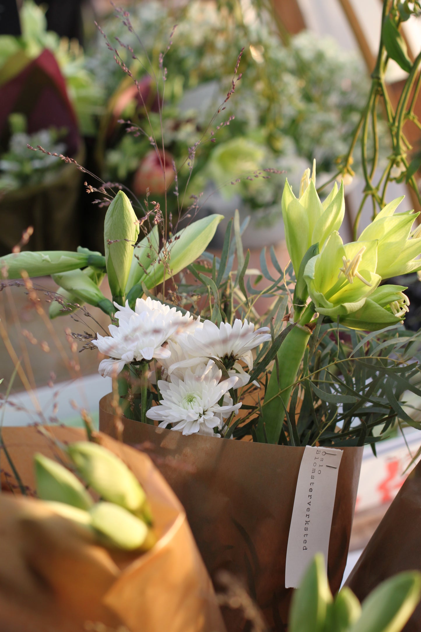 Julehilsen, blomster og sjokolade